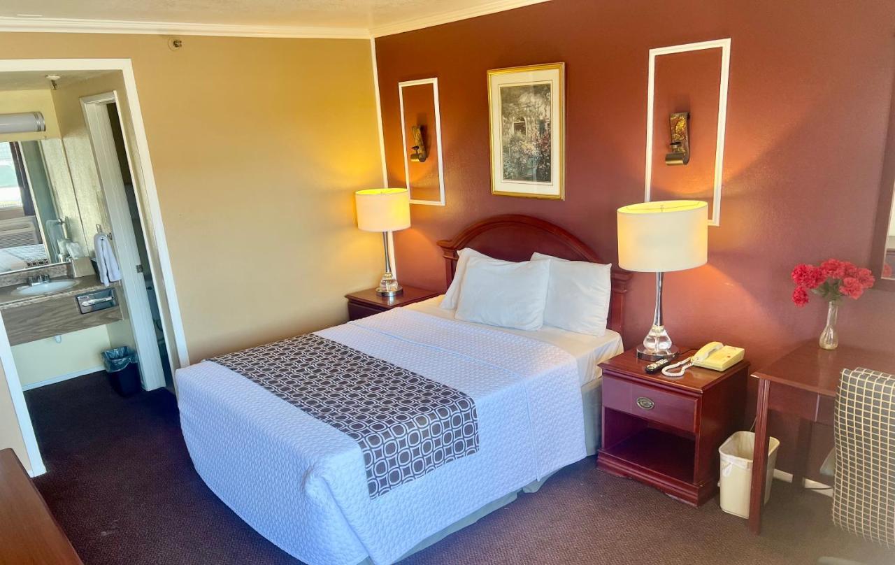 Park Avenue Inn & Suites Викторвилл Экстерьер фото