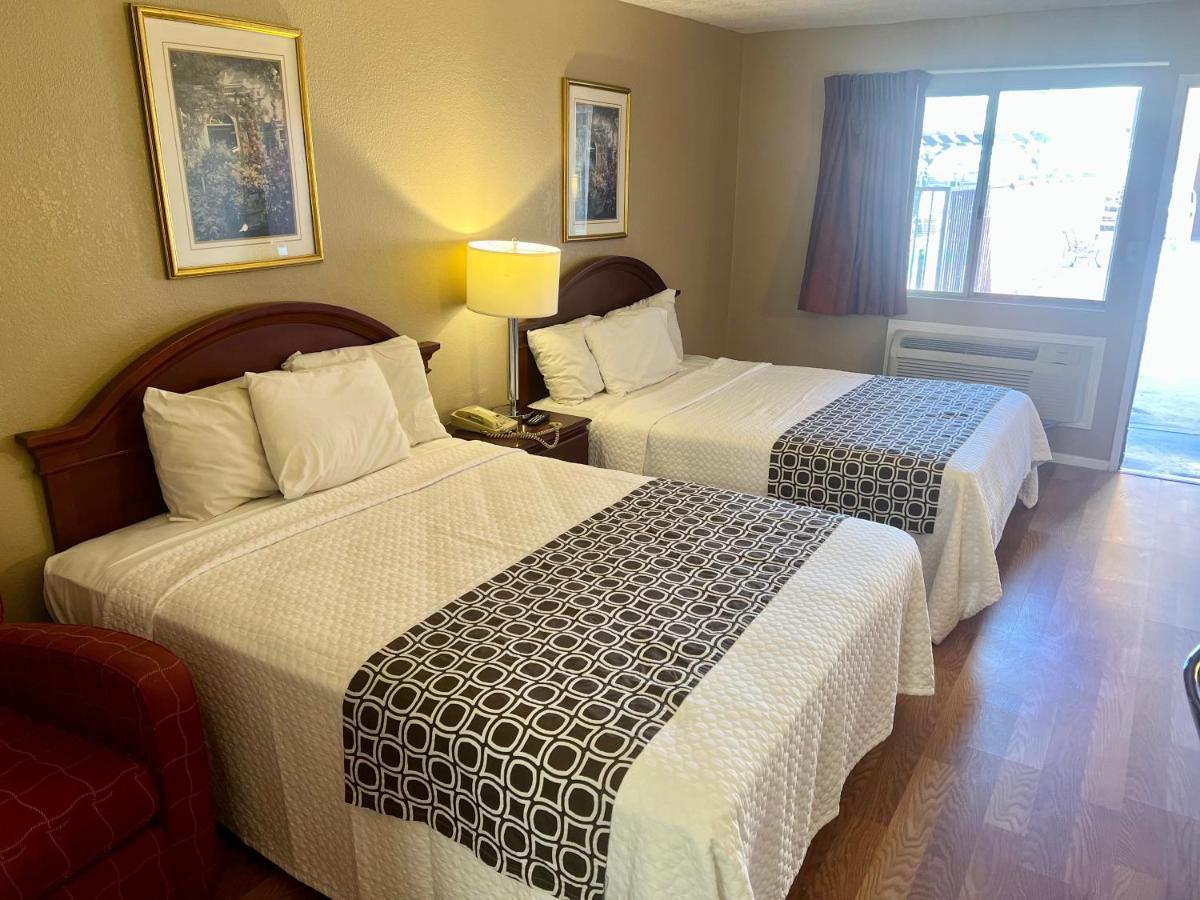 Park Avenue Inn & Suites Викторвилл Экстерьер фото