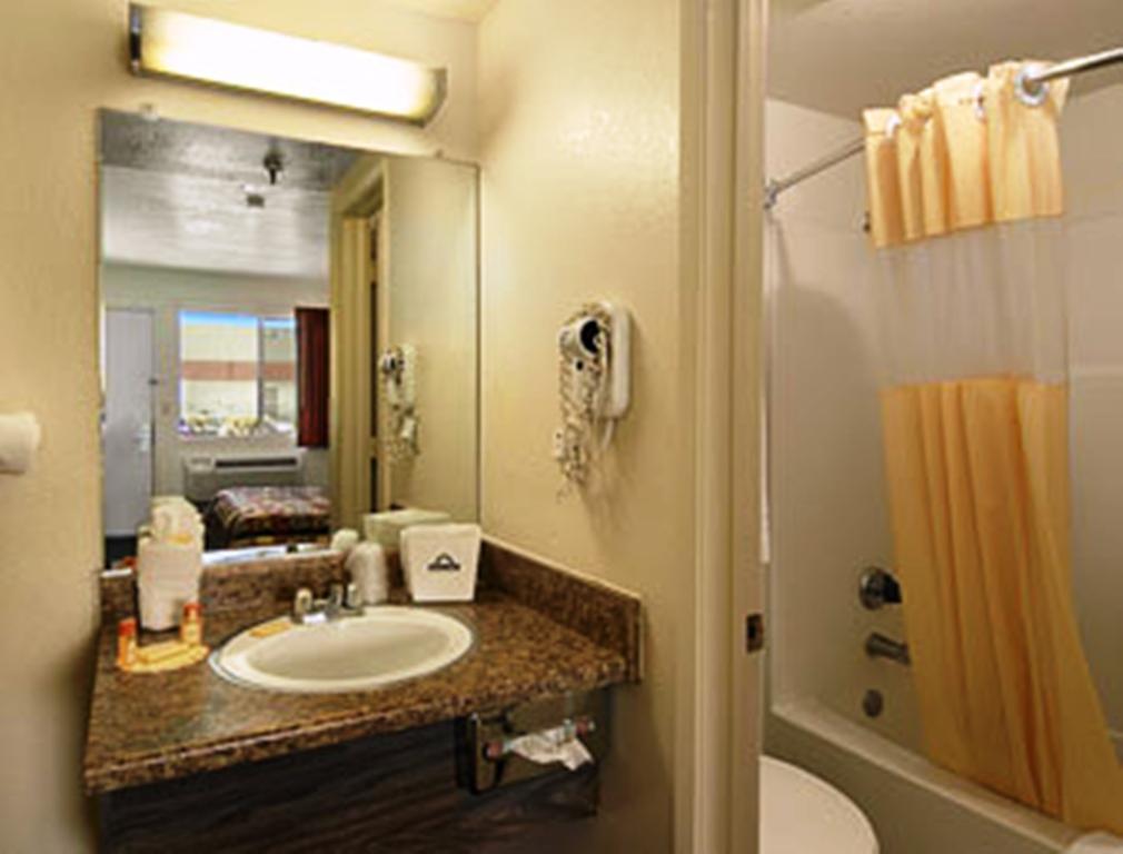 Park Avenue Inn & Suites Викторвилл Номер фото