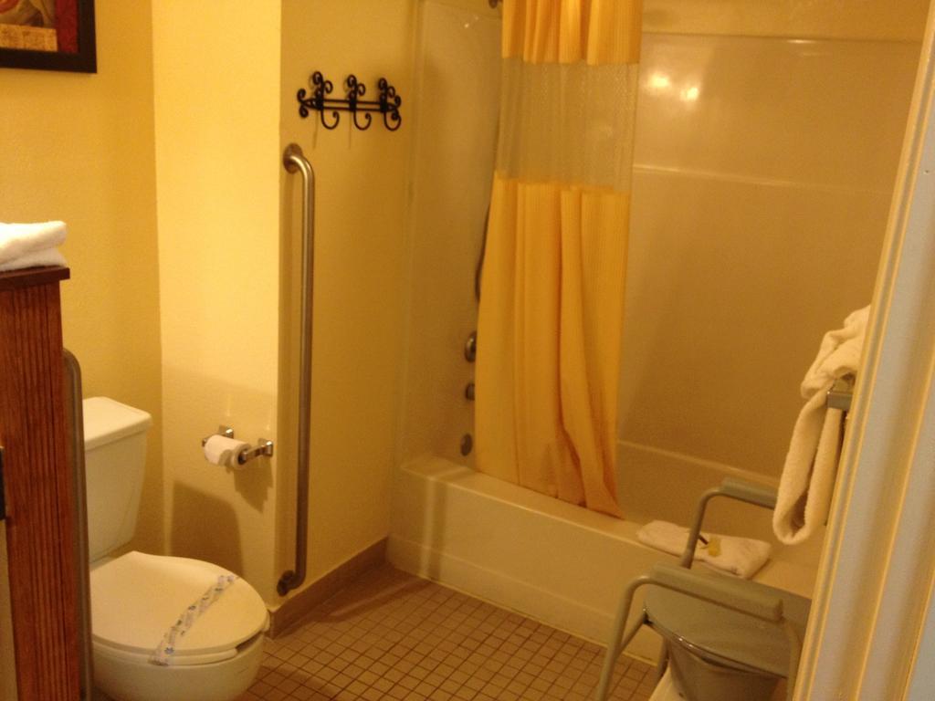 Park Avenue Inn & Suites Викторвилл Номер фото
