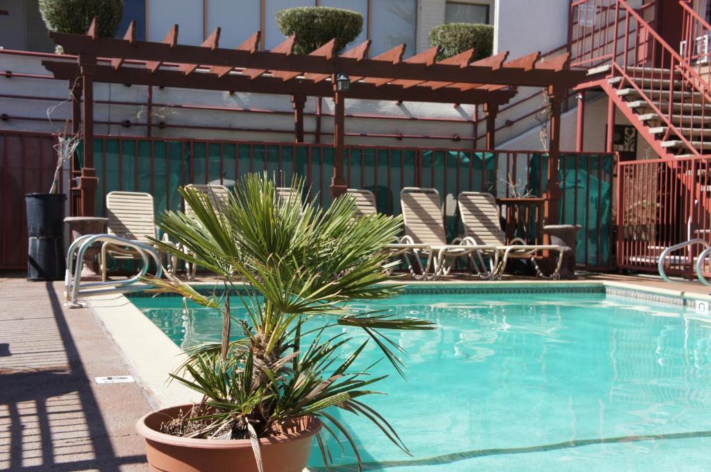 Park Avenue Inn & Suites Викторвилл Экстерьер фото